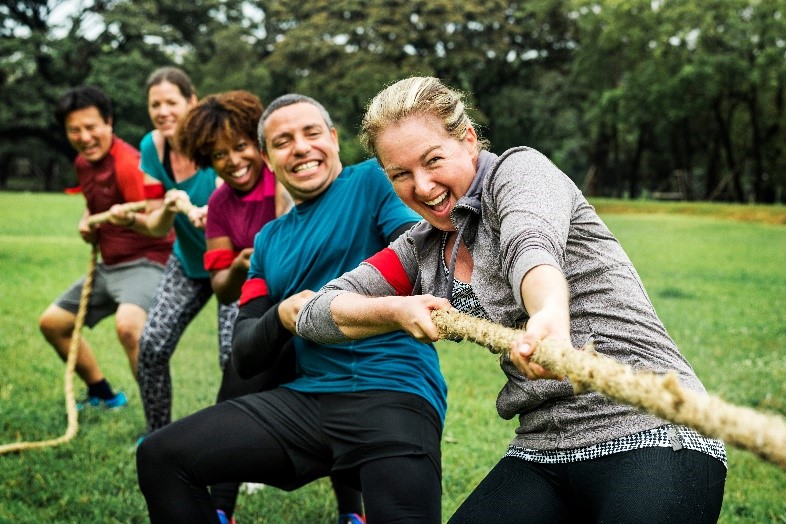 people pulling a tug of war rope